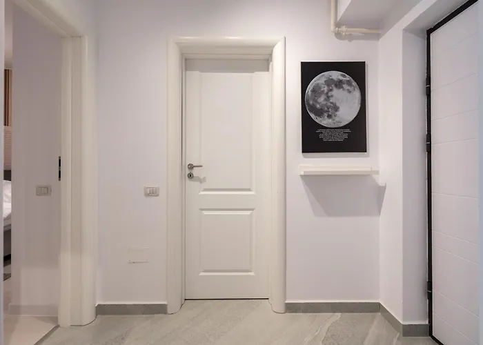 Spacious 910 Apartament