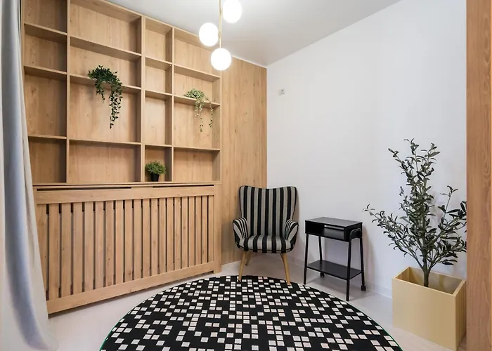 Spacious 910 Apartament