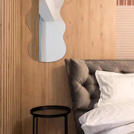 Spacious 910 Apartment