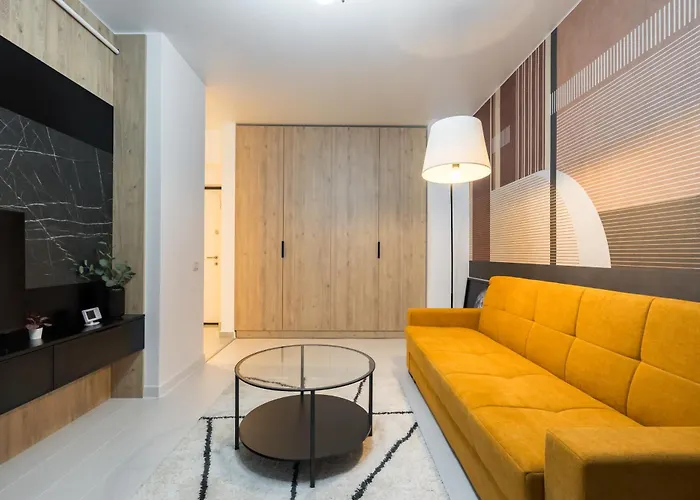 Spacious 910 Apartment